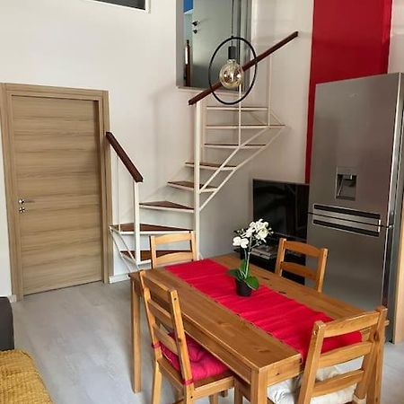 Comfy Apartment With Low Ceiling Attic Atene Esterno foto
