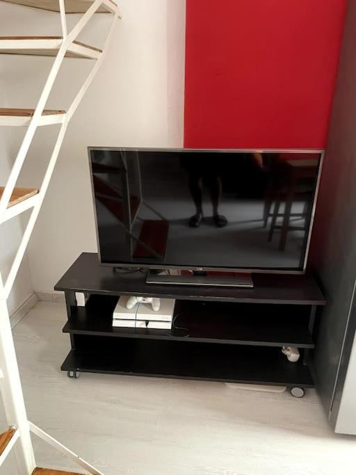 Comfy Apartment With Low Ceiling Attic Atene Esterno foto