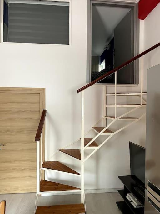 Comfy Apartment With Low Ceiling Attic Atene Esterno foto