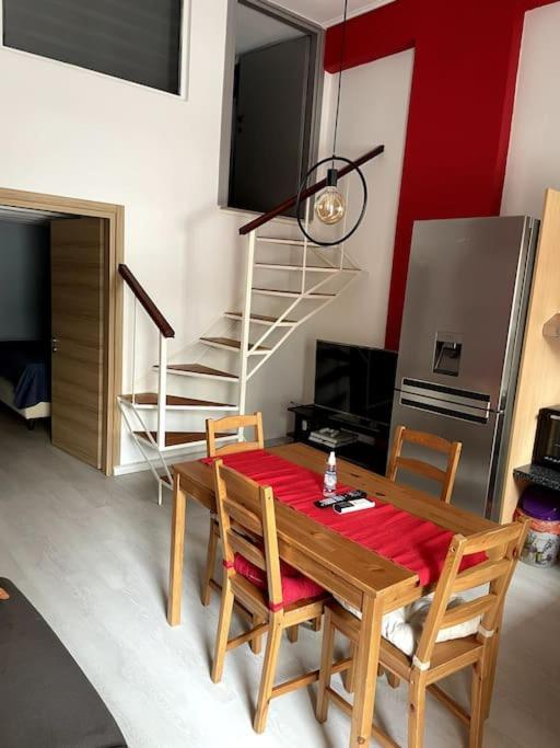 Comfy Apartment With Low Ceiling Attic Atene Esterno foto