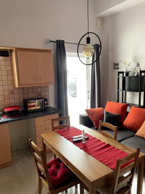 Comfy Apartment With Low Ceiling Attic Atene Esterno foto