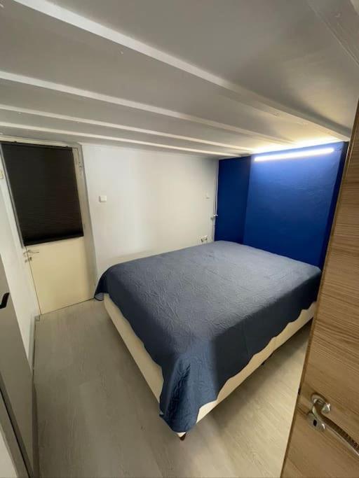 Comfy Apartment With Low Ceiling Attic Atene Esterno foto