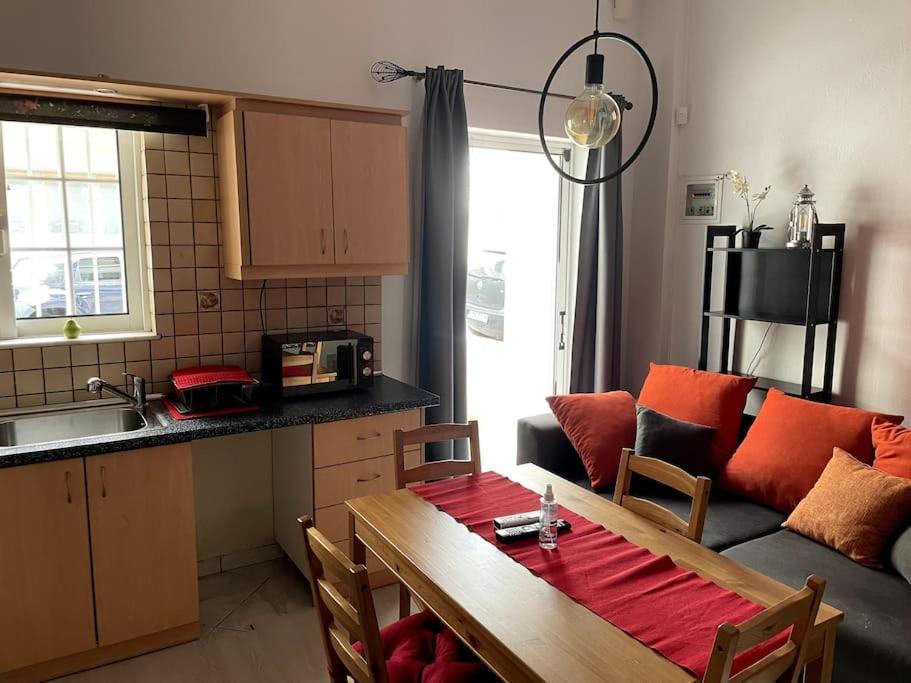 Comfy Apartment With Low Ceiling Attic Atene Esterno foto