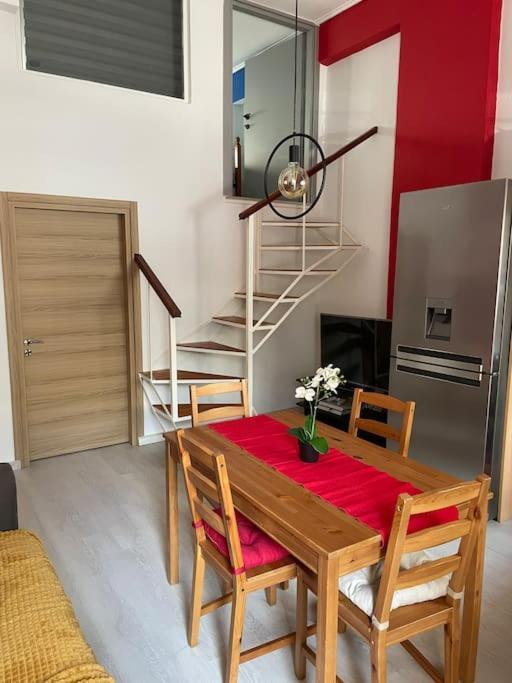 Comfy Apartment With Low Ceiling Attic Atene Esterno foto